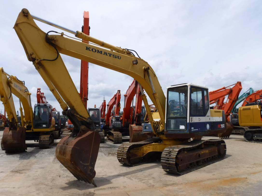 KOMATSU 重機　ピンバッジ　レア品 KOMATSU 重機 ピンバッジ レア品 - アクセサリー正規 品