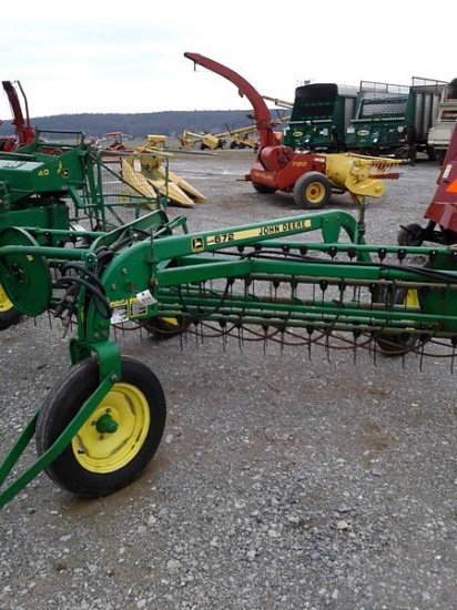 John Deere 672 Hydraulic Drive Bar Rake. Dolly Wheel. Nice Shape.      / On