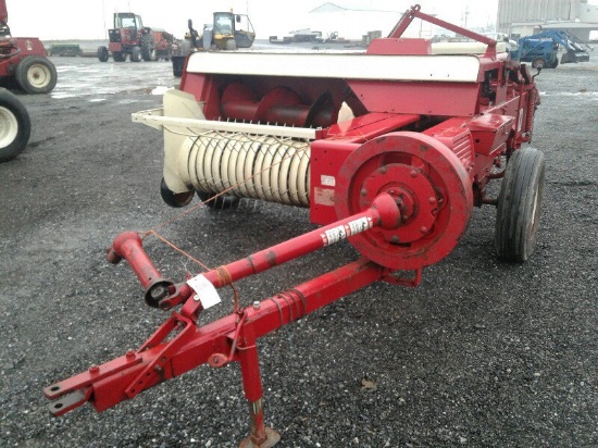 IH 430 Small Square Baler. Nice Shape!      / Onsite Lot#96