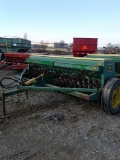 John Deere 8200 Grain Drill w/ Grass Box. Good Shape      / Onsite Lot#138