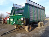 Badger 1200 18' Forage Wagon. Open Top. Tandem Axle. Front & Rear Unload. N