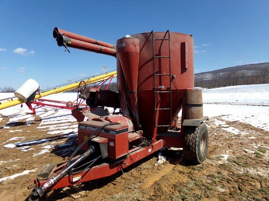 Case IH 1350 grinder/mixer 17’ discharge auger