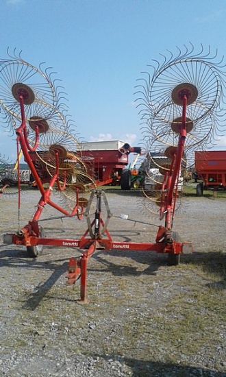 Tonutti 12 Wheel "V" Rake.   / Onsite Lot # 514