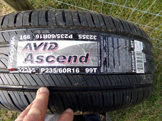 New 1 - Yokohama "Avid Ascend" P235/60R16 Tire