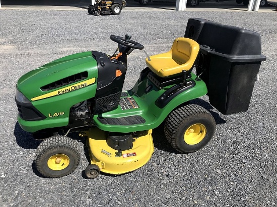 2008 John Deere LA115 Lawn Tractor