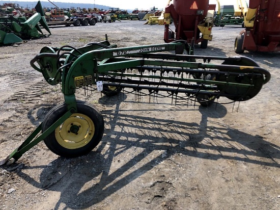 John Deere 672 Rollabar Rake