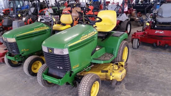 John Deere 325 Lawn Tractor