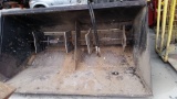 Mench Side Shooter bucket