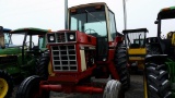 International 1586 Cab Tractor