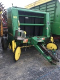 John Deere 375 Round Baler