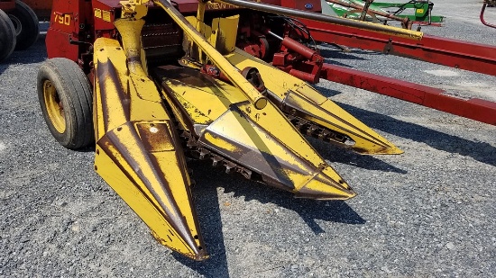 New Holland 824 Corn Head