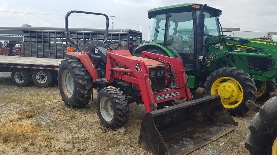Massey Ferguson 1433 Compact Loader Tractor