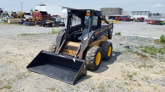 New Holland LX885 Skid Steer