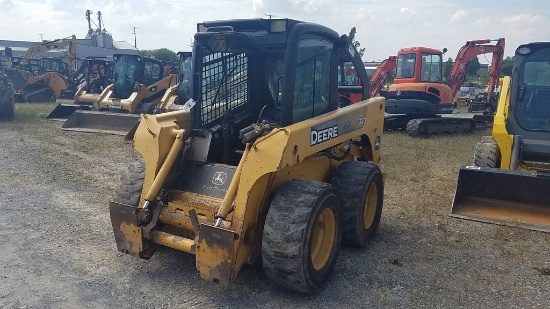 Deere  320 Skid Steer