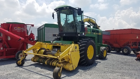 John Deere  6610 Self Propelled Forage Harvester