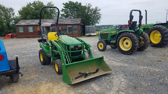John Deere 1023E Compact Loader Tractor