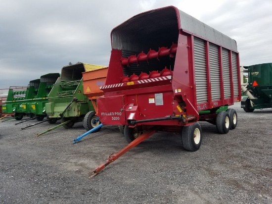 Miller Pro 5200 Forage Wagon