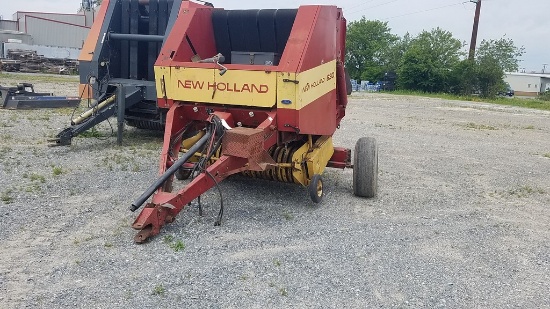 New Holland 630 Round Baler