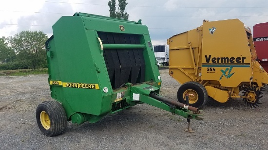 John Deere 556 Round Baler