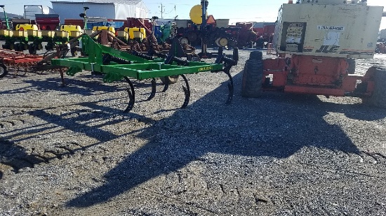 John Deere   Chisel Plow