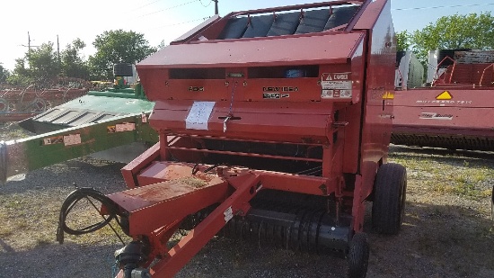 New Idea 486 Round Baler