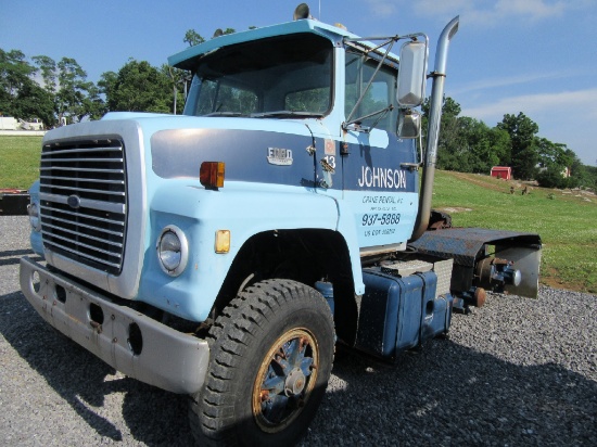 Ford L9000 Parts truck