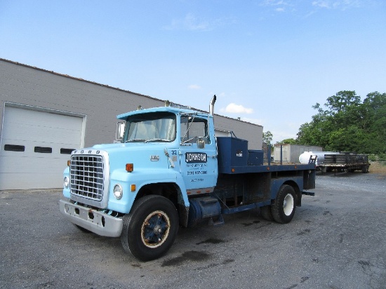 1978 Ford L8000 Single axle flatbed