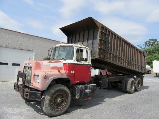 1986 Mack DM685S silage/grain dump