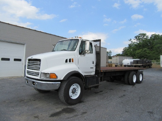 2000 Sterling LT9513 Tandem flatbed