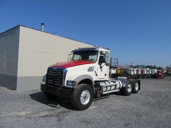 2011 Mack GU713 Daycab tractor