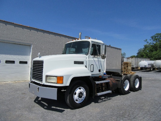 2000 Mack CH613 Daycab tractor