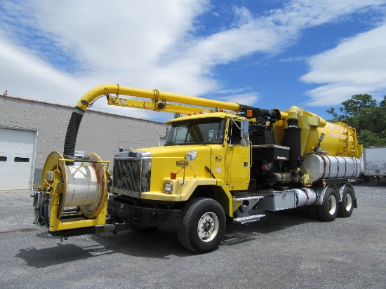 2001 Volvo Autocar ACL64B Vacuum truck