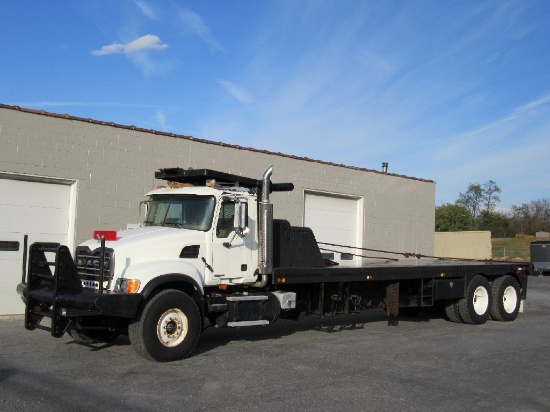 2005 Mack CV713 Winch truck