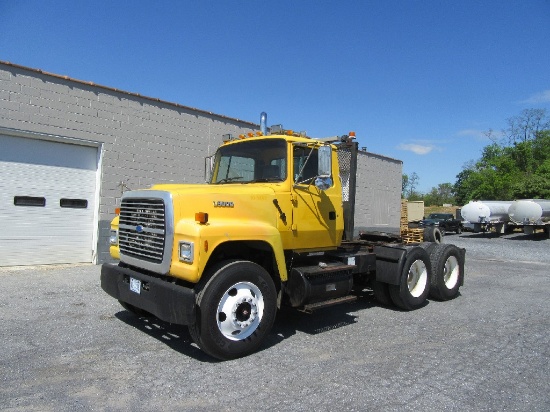1995 Ford L9000 Daycab tractor