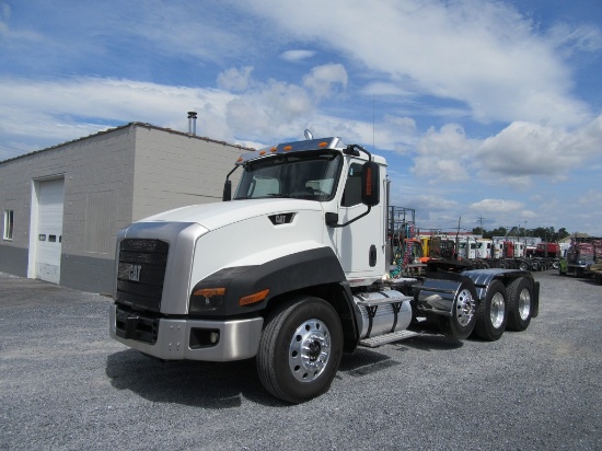 2013 Caterpiller CT660L Daycab tractor