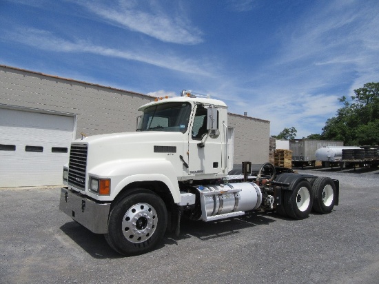 2014 Mack CHU613 Daycab tractor