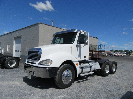 2004 Freightliner Columbia Daycab tractor