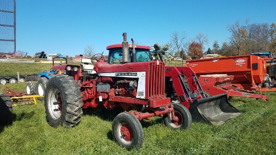 Farmall 806 Tractor