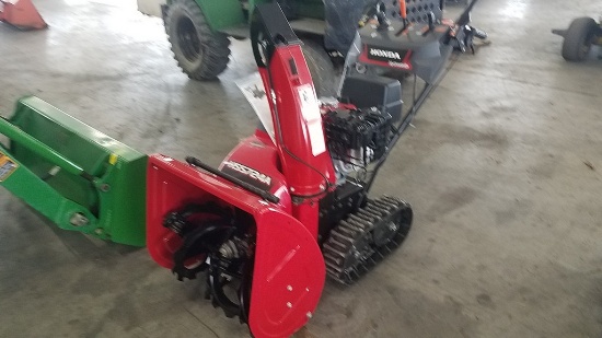 Honda HSS724A Track Snow Blower 'LIKE NEW'