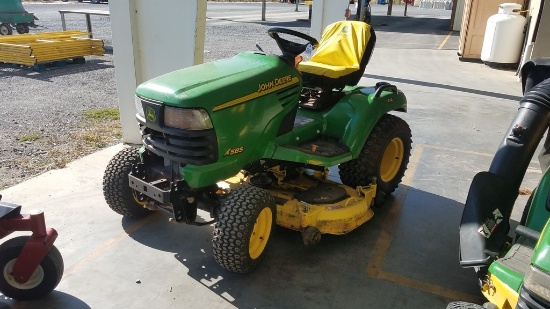 John Deere X585 Riding Tractor