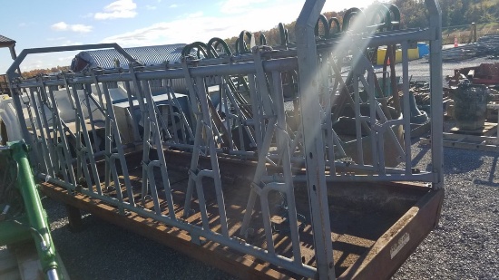 Farmco  Head Lock Feeder