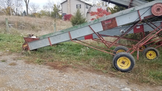 New Holland 155 Elevator