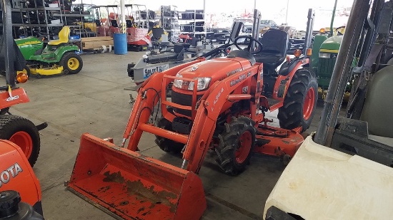 Kubota B2920 Compact Loader Tractor