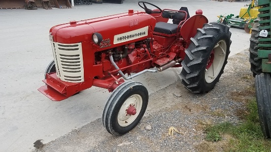 International 350 Antique Tractor