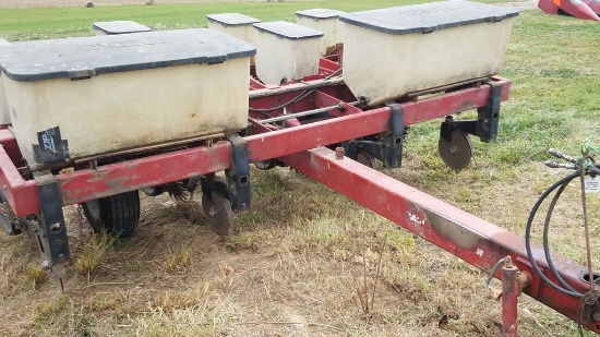 International 900 Corn Planter