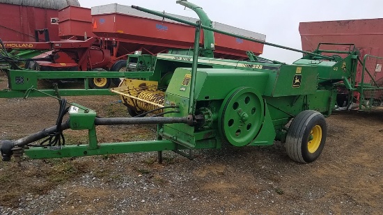 John Deere 328 Small Square Baler