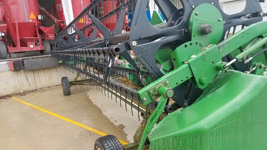 John Deere 925F Grain Platform