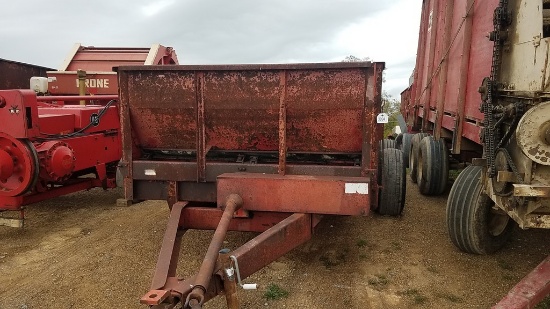 International 275 Manure Spreader