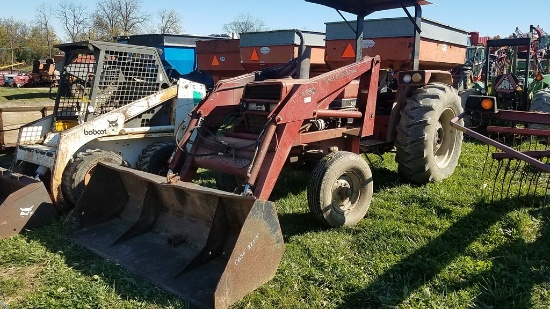 International 585 Loader Tractor