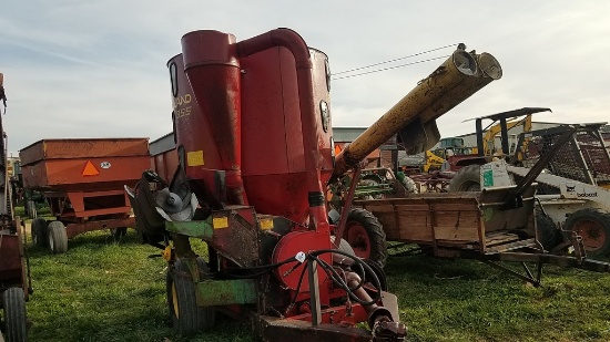 New Holland 355 Grinder Mixer